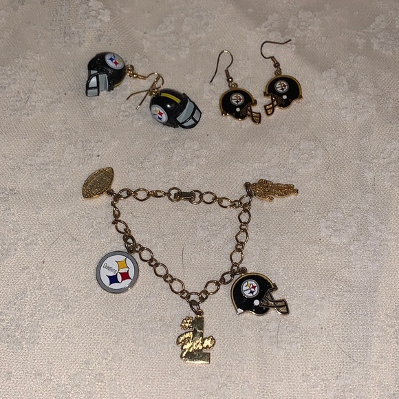 NFL Pittsburgh Steelers Football Fans Gold Toned bracelet and earrings Pre owned - Picture 1 of 3